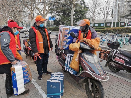 UU跑腿组建“物资保障队”，为医护人员家庭配送暖心包裹